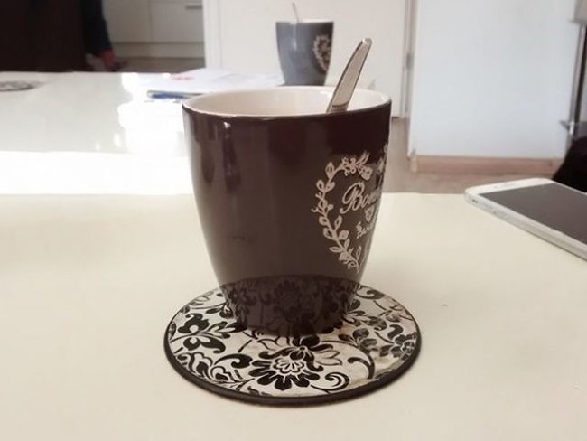 Điều gì đã xảy ra với chiếc cốc?