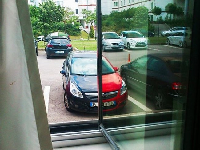 Chiếc xe này màu gì?