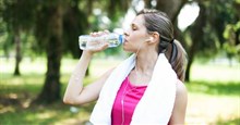 Uống nước như thế nào mới đúng? Hãy xem lời khuyên từ các chuyên gia!