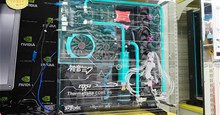 PC mod tạo ra Hatsune Miku đang nhảy trong máy tính trông như thật