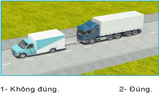 Câu hỏi 27: Xe kéo nhau trong trường hợp này có đúng quy định không?
