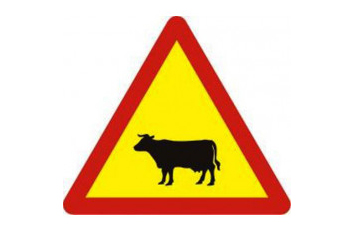 Câu số 21: Gặp biển báo này người lái xe phải xử lý thế nào ?