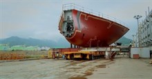 Chuyển khoang tàu nặng 285 tấn đến xưởng lắp ráp như thế nào
