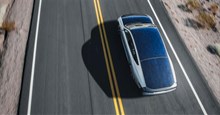 Xe điện năng lượng mặt trời có thể chạy 7 tháng không cần sạc được đưa vào sản xuất hàng loạt