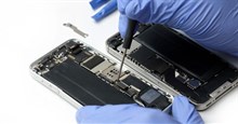 Apple bị tố gây khó khăn cho việc sửa chữa iPhone để ép người dùng mua sản phẩm mới