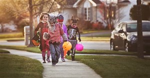 Tại sao lại chơi "trick or treat" vào Halloween?