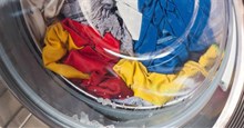 Có thể để quần áo ướt trong máy giặt bao lâu?