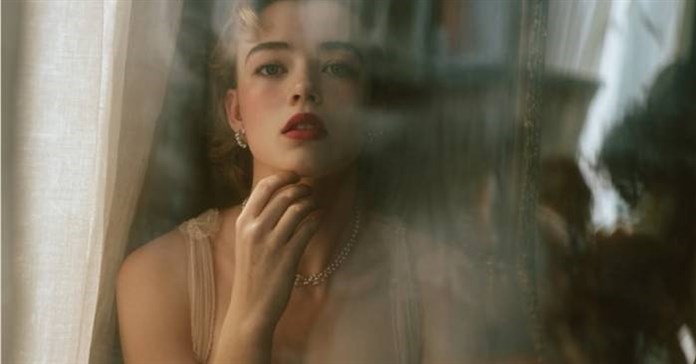 Tạo ảnh chân dung kiểu điện ảnh lấy cảm hứng từ Dior trong Midjourney